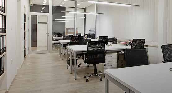 Mobilier industriel, de bureau & urbain
